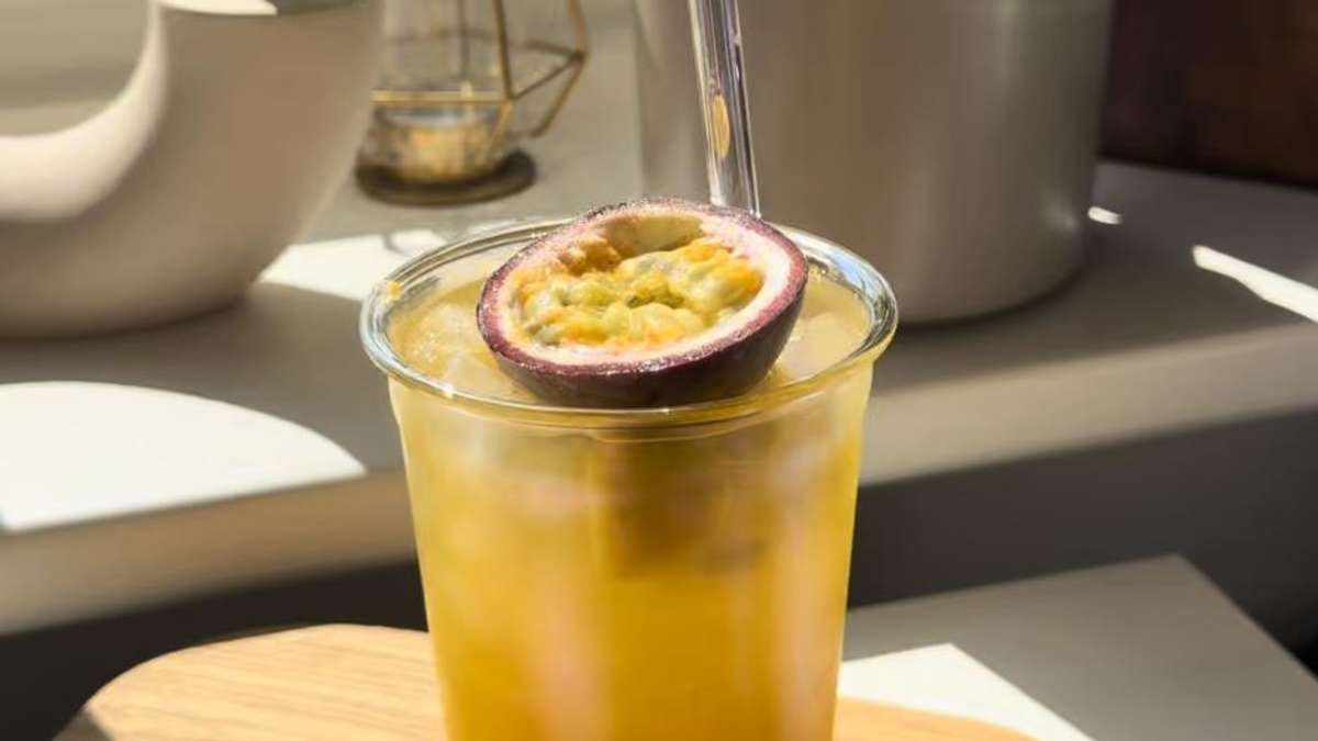 This Simple Mango Mocktail Immediately Makes for a Holiday Feel