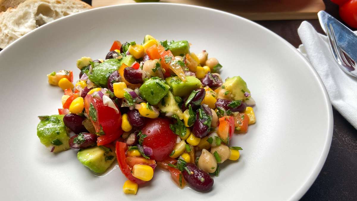 Colorful summer salad: Colorful side dish that is finished on the table in just 20 minutes