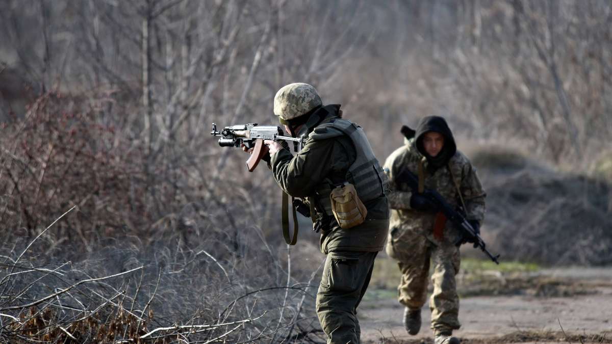 Flight instead of war: hundreds of Ukrainian soldiers sneak away from troop training ground