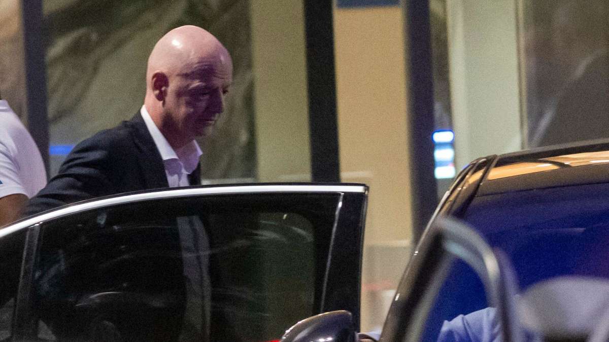 First public footage after investor scandal: Reporter confronts Infantino