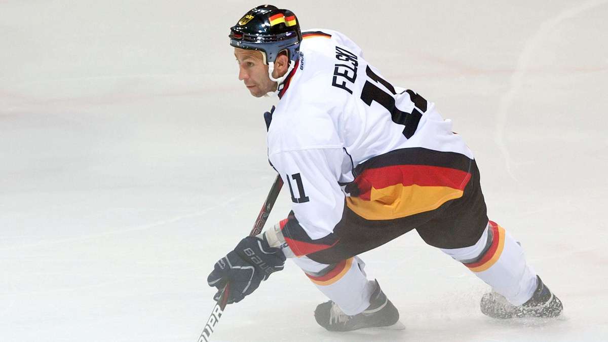 German ice hockey icon must clear post due to stroke in the eye