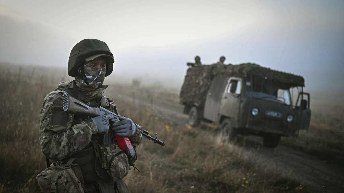 Russian soldier shoots grenade in his own feet – commander rages: “Have you gone mad?”