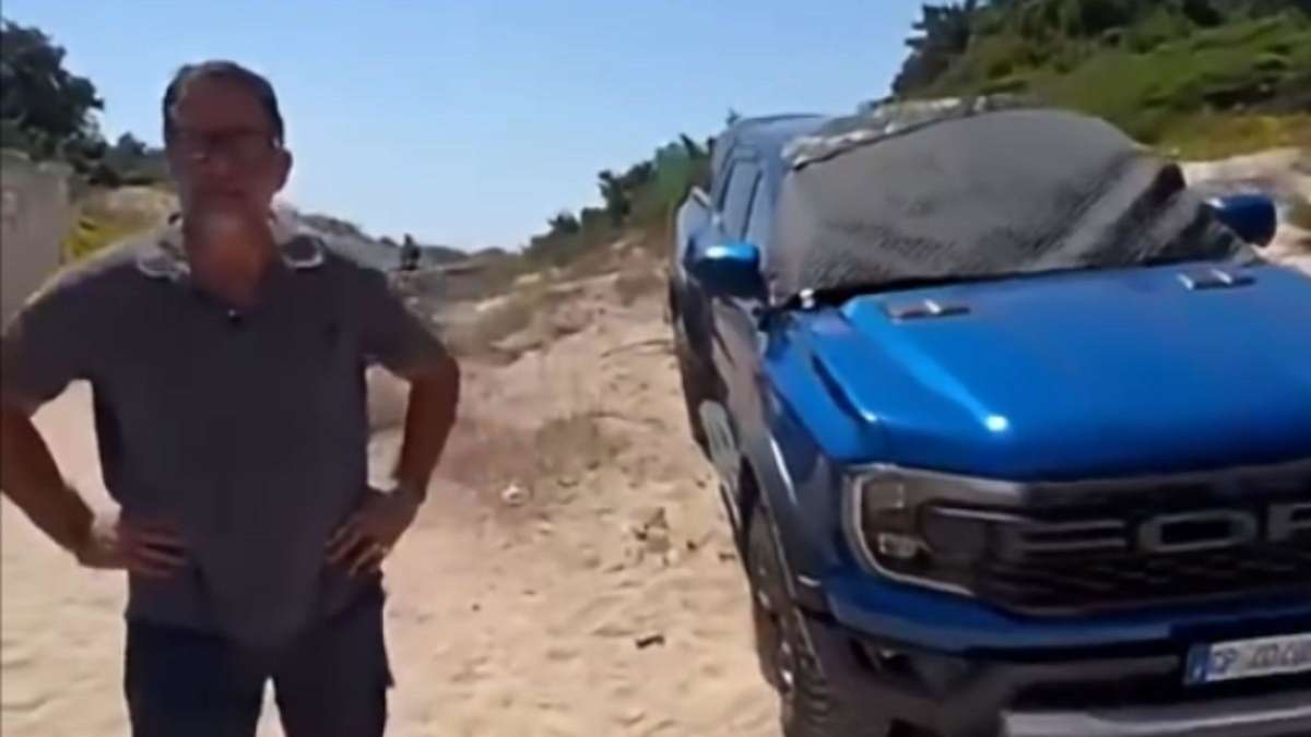 Italy vacationer parks pick-up on dune and gets caught – Vice Mayor caught him and raged