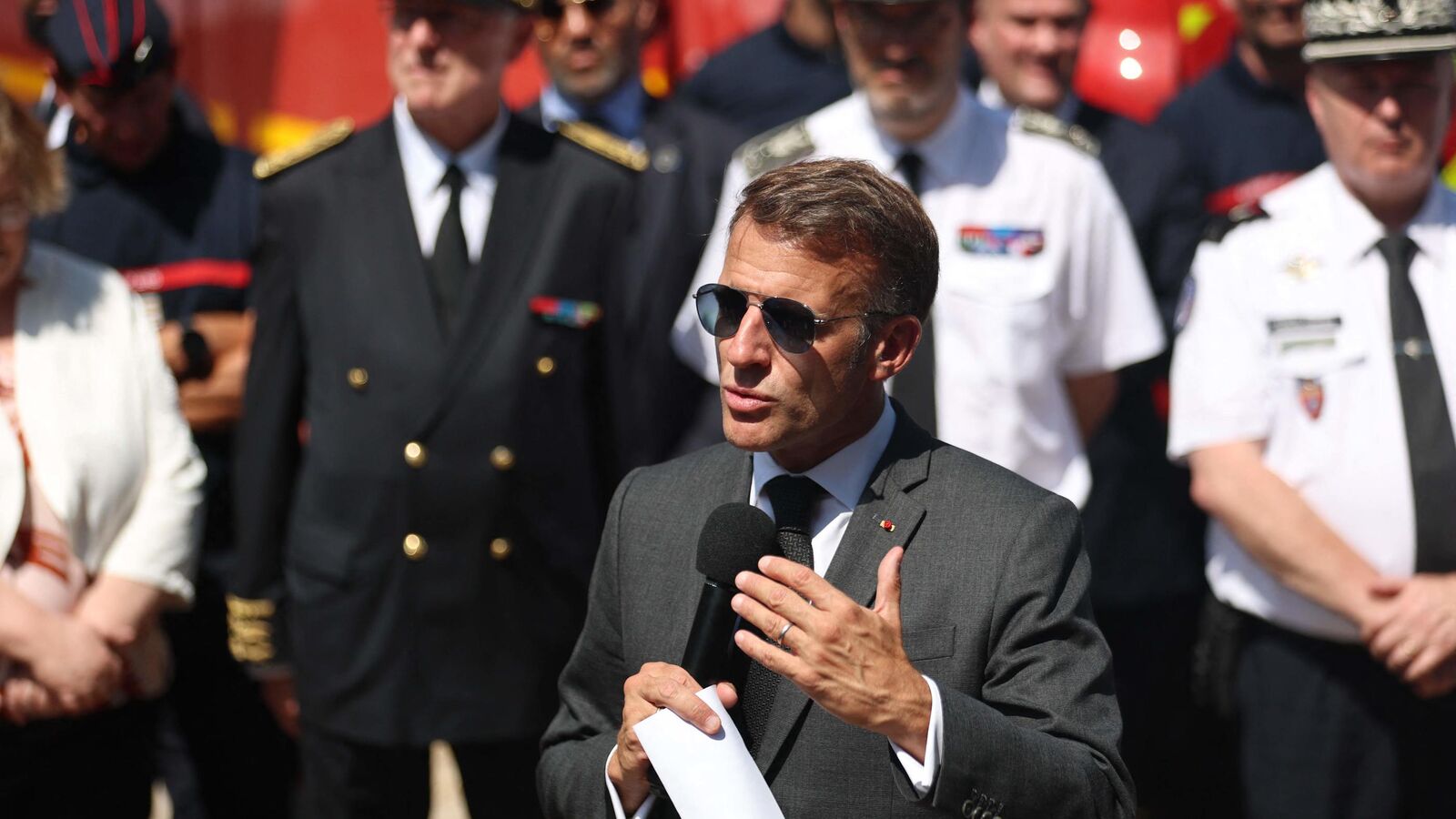 Fires: "There will be no tolerance" towards the incendiary, says Emmanuel Macron at Fontainebleau