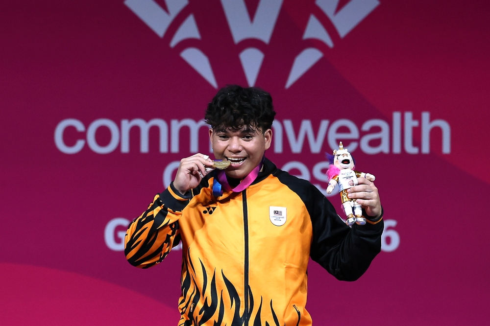 Muhammad Noorhelmie Mohd Rabi failed to qualify for the T12 100m final, while Palitha Bandara threw 46.84m for silver