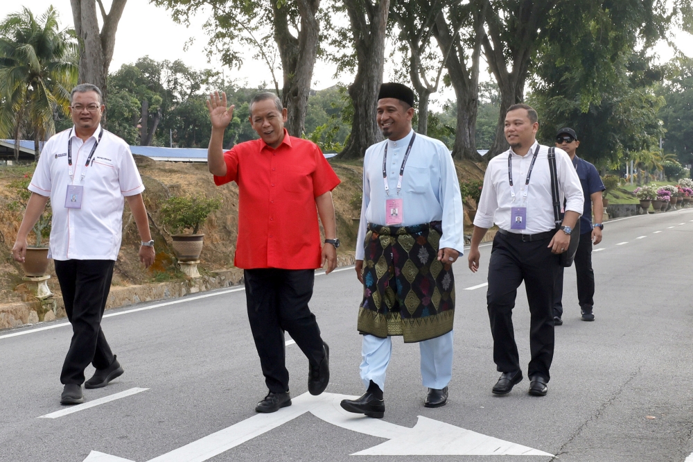 Politics : Top Leaders Cast Votes As Negeri Sembilan Heads To Polls