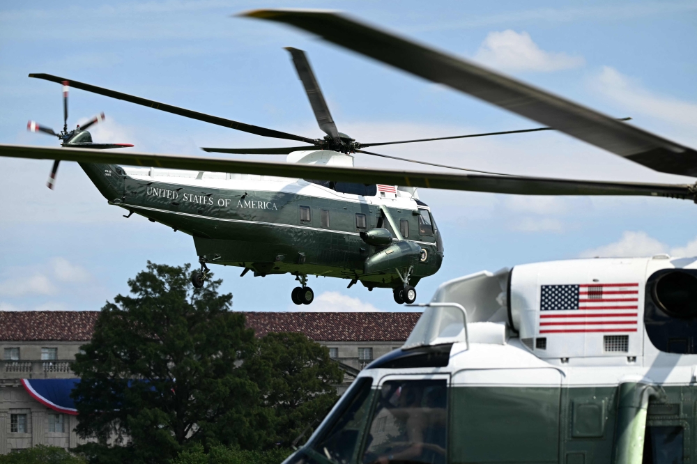 Trump in near-miss flying over Washington