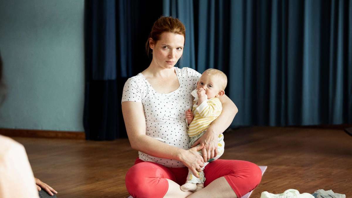 Of beauty delusion and exaggerated demands: Star-studded ensemble film by and with Karoline Herfurth
