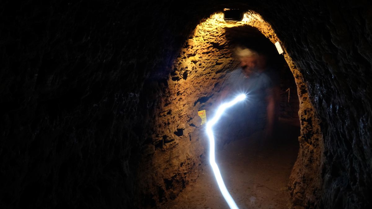 Mendig in the Eifel: Men rescued from lava tunnels Emergency call from 32 meters deep