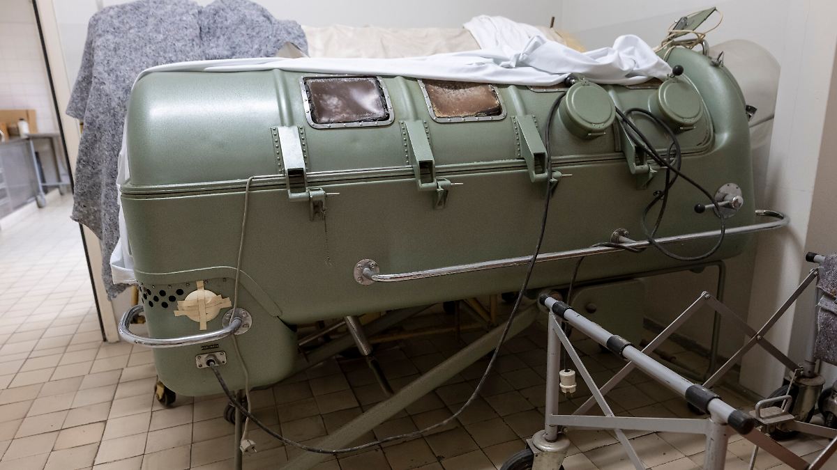 Polio: Probably the last user of an iron lung died