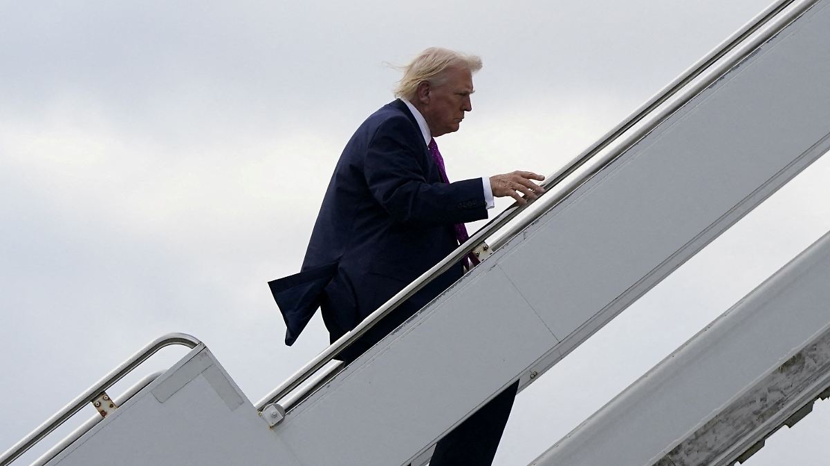 Strait of Hormuz dispute: Trump wants to do what he forbids Iran