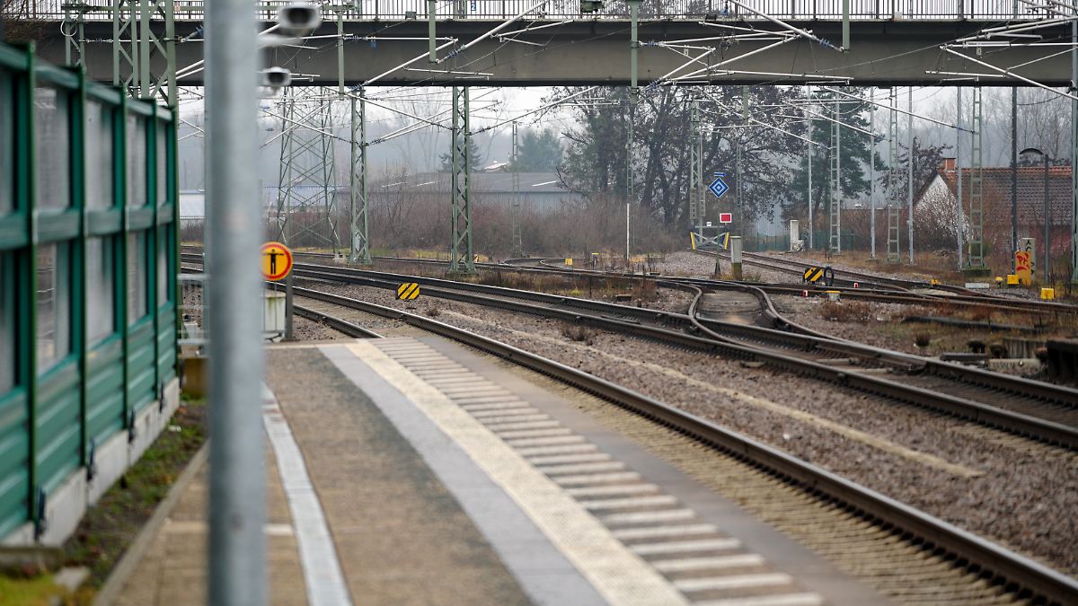 Ticket inspection escalates – railway security man falls from moving train