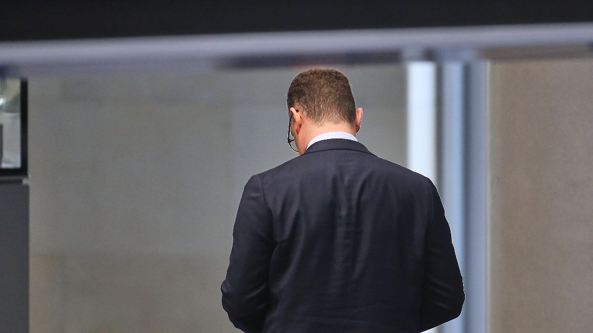 Resignation of Jens Spahn: Congratulations on birth, urged to resign