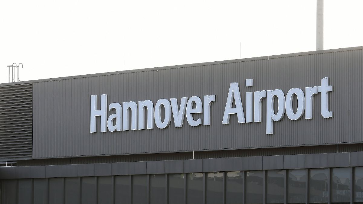 Passenger flights delayed : Drone disrupts flight operations in Hanover