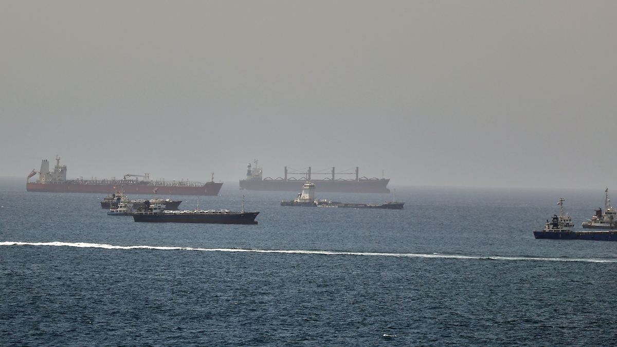 Emirates report Iranian attacks on two ships in Strait of Hormuz