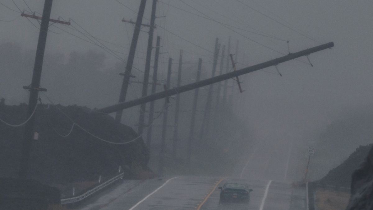 Hurricane "Lala" brings heavy rain and power outages to Hawaii