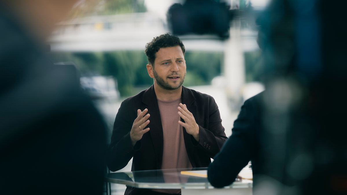 "Deciding for democracy": Banaszak calls on the CDU to talk with the left
