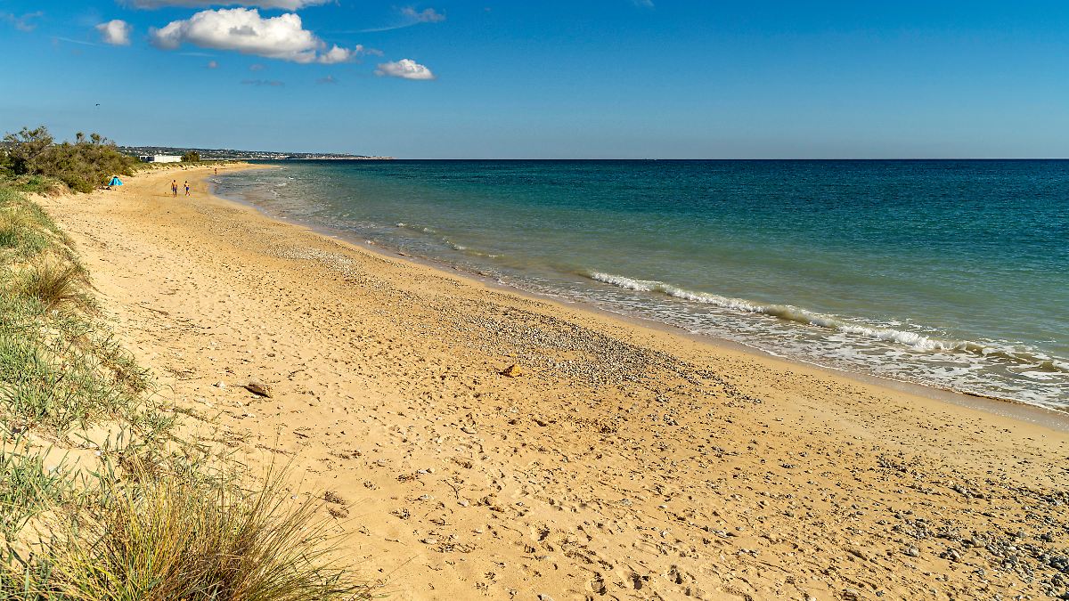 Adria: Holidaymaker finds urn from Germany on Italian beach