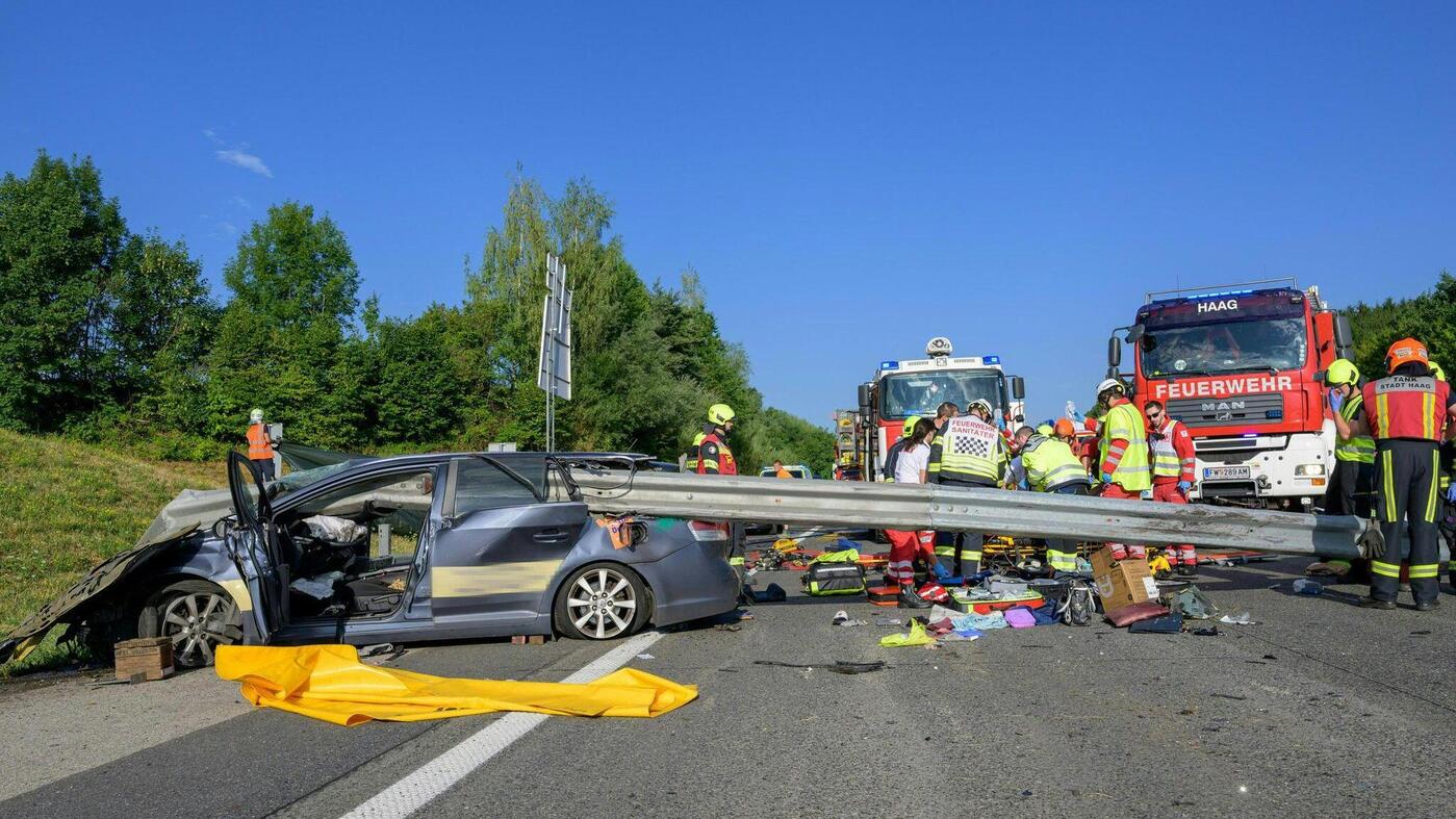 Guardrail pierced car: two Germans die in Austria